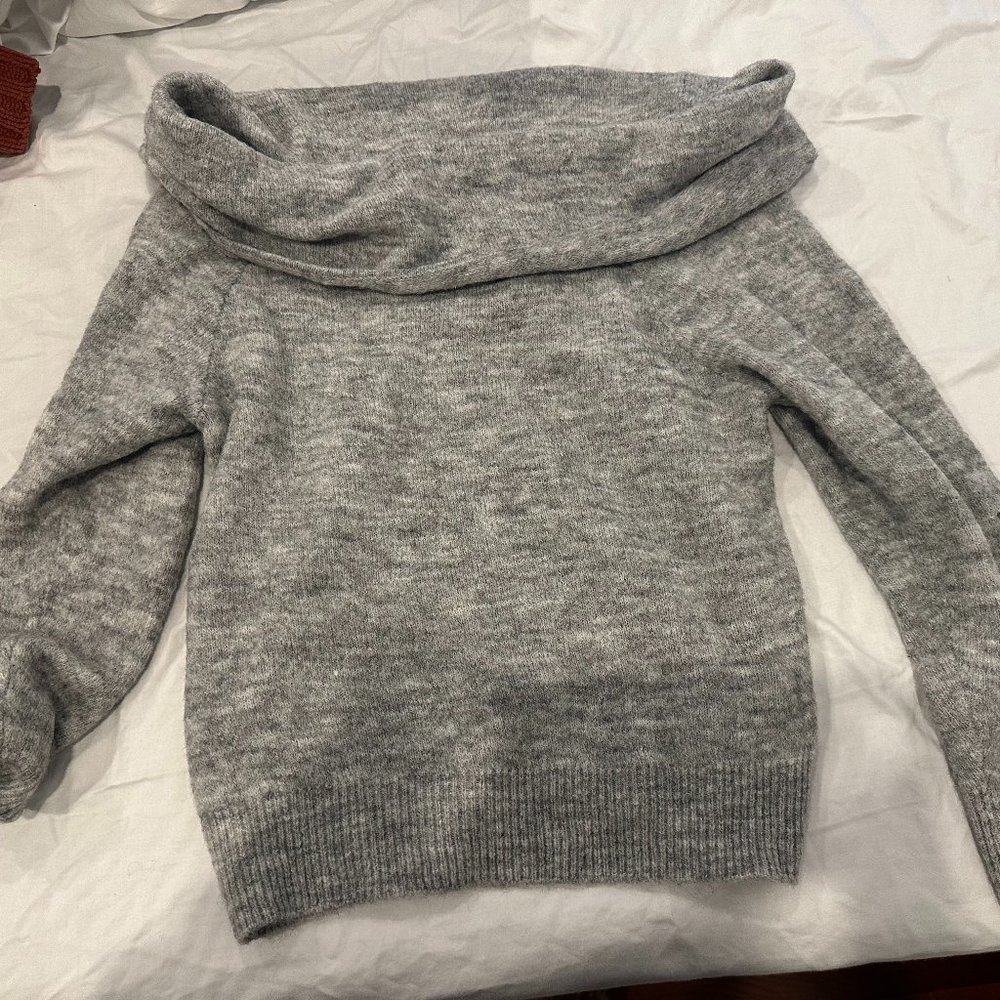 H and M off the shoulder sweater